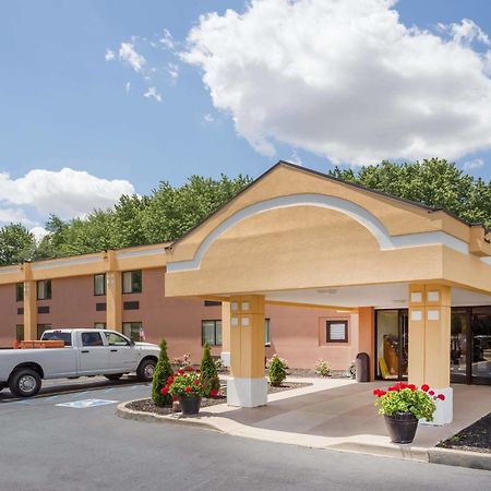 Motel Super 8 By Wyndham Logansport Exterior foto